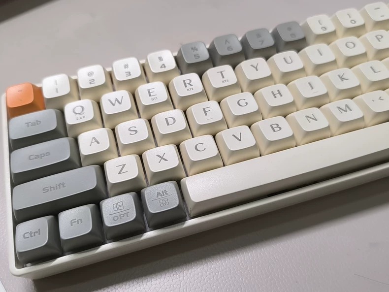 狼途LANGTU GK65 三模机械键盘 蓝牙+2.4G+有线 支持WIN+IOS 有炫彩背光 可自拆键帽 金轴 不适合文字使用者 更适合游戏爱好者 无盒 无配 狼途LANGTU GK65 三模机械键盘 蓝牙+2.4G+有线 支持WIN+IOS 有炫彩背光 可自拆键帽 金轴 不适合文字使用者 更适合游戏爱好者 无盒 无配